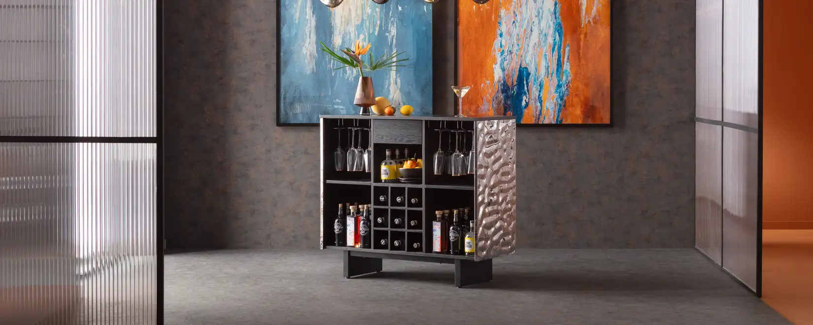 Бар Маси и Столове.