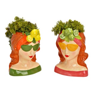 Керамична ваза, жена с лимони/лайм – изображение-1