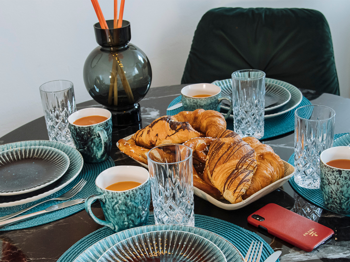 Csészék és Bögrék.