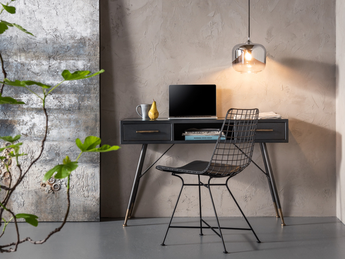 Konsolipöydät ja sivupöydät.