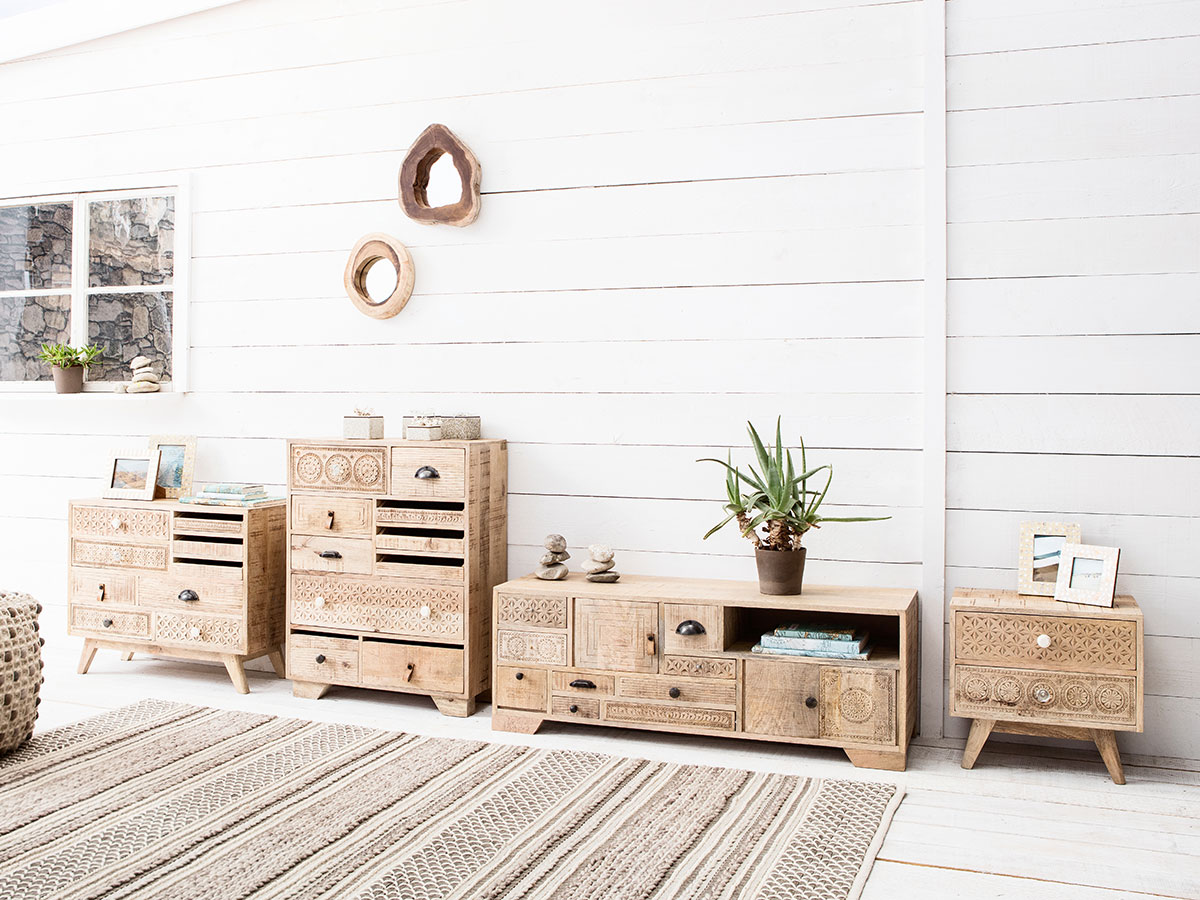 Скринове, шкафове и бюфети.