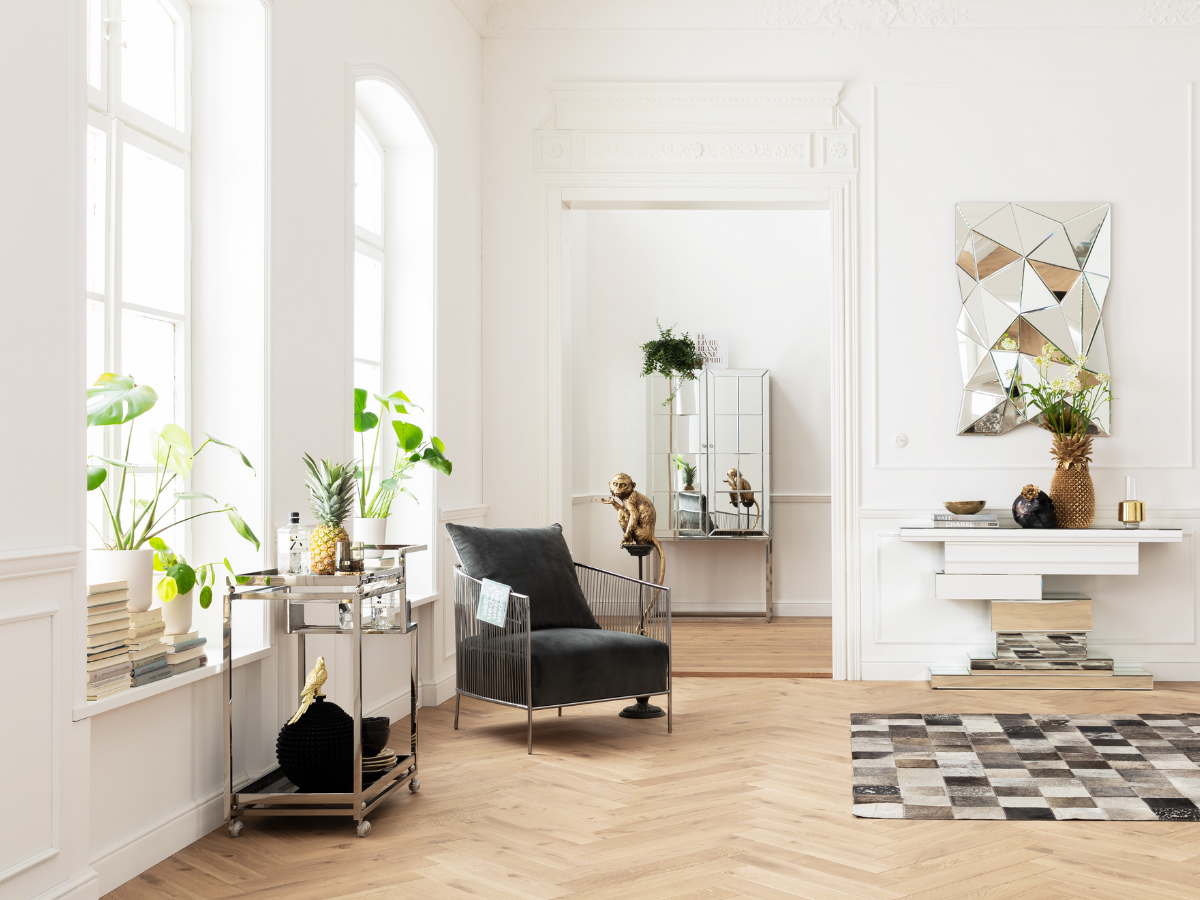 Masute pentru servire.