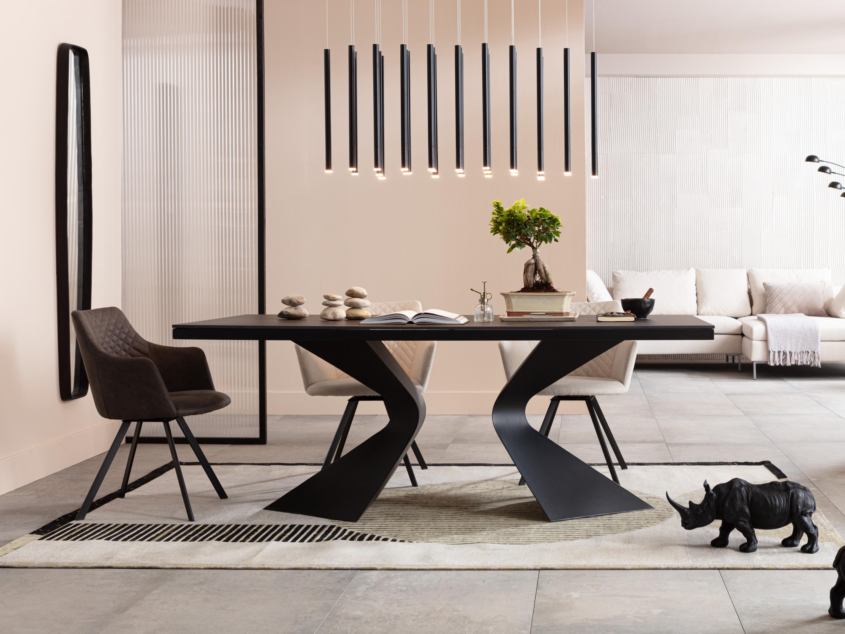 Трапезни маси.