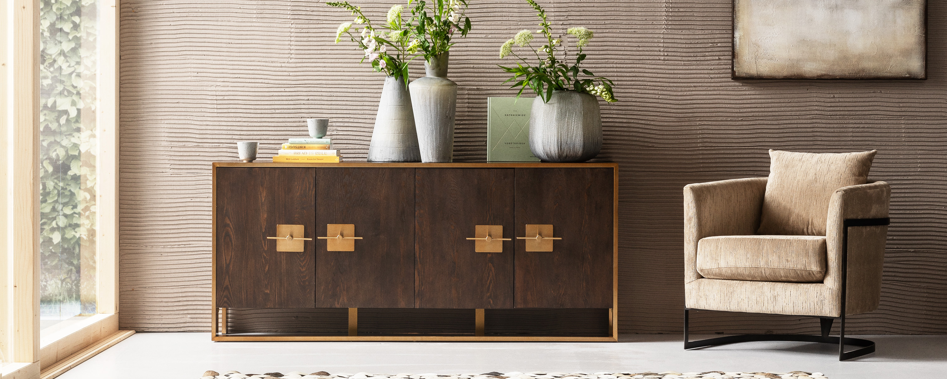 Cómodas y aparadores.