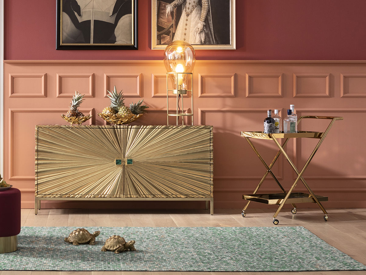 Колички за сервиране.