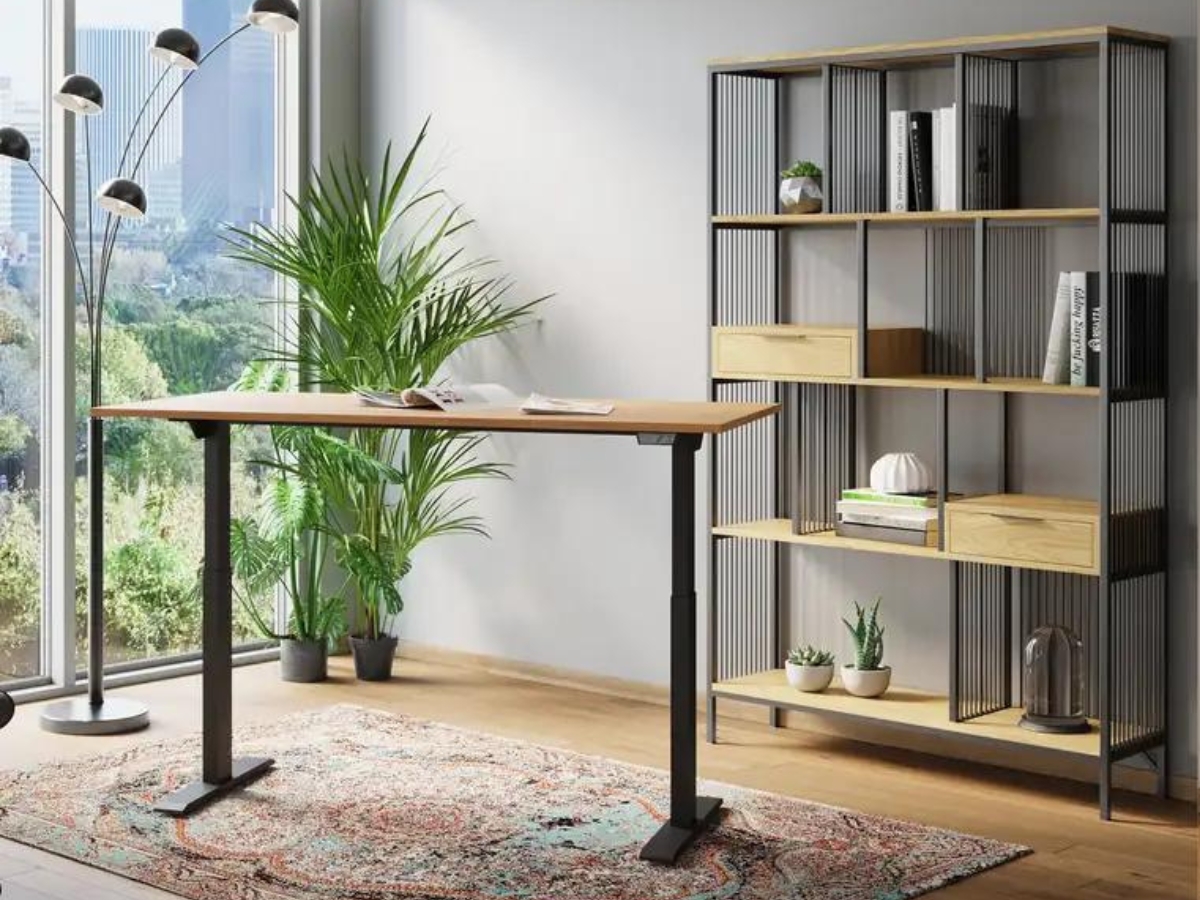 Høyderegulerbare bord.