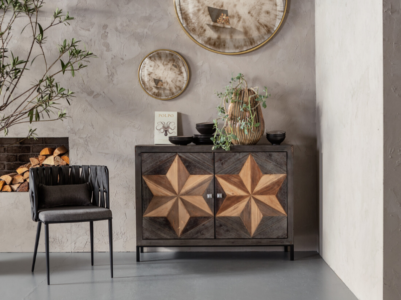 Trendshow: INTARSJOWANA KOMODA Z LITEGO DREWNA.