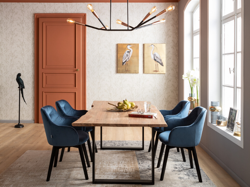 Trendshow: PRZYTULNE DREWNO I AKSAMITNE TKANINY.