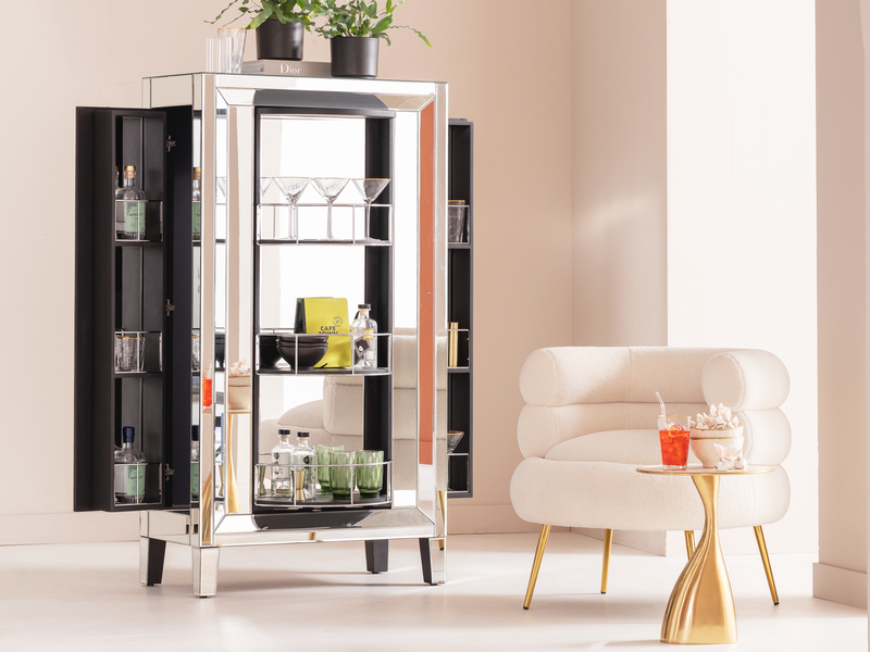 Trendshow: PEILIKALUSTEET HOPEANHOHTOISINA.