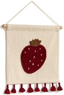 Dekoracja ścienna 100% bawełna biała z czerwoną truskawką i frędzlami 40x40 cm – obraz-1