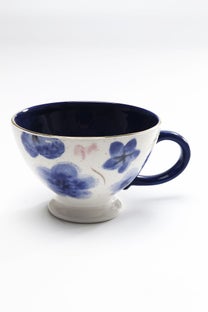 Filiżanka ceramiczna biała w kwiaty 19x9 cm – obraz-1