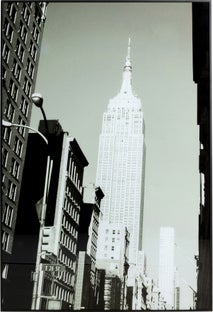 Obraz czarno-biały drapacz chmur front szklany 100x150 cm – grafika-1.