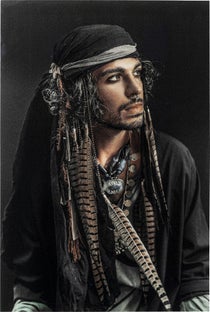 Obraz szklany portret pirata 80x120 cm – obraz-1