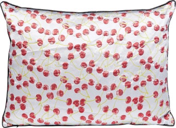 Poduszka dekoracyjna biała wiśnie 60x15 cm – obraz-1