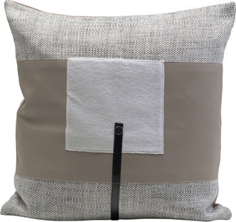 Poduszka dekoracyjna szaro-beżowa do salonu 45x45 cm – obraz-1