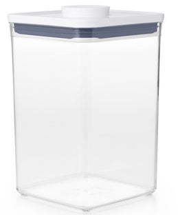 Pojemnik kwadratowy na przekąski i sypką żywność przezroczysty z białą pokrywką tworzywo sztuczne 4,2 L – grafika-1.