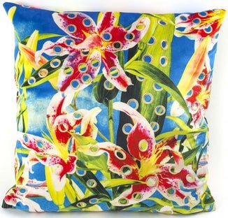 Poszewka dekoracyjna Dziurawe Kwiaty niebieska 50x50 cm – obraz-1