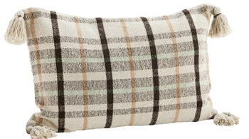 Poszewka dekoracyjna w kratkę z ozdobnymi frędzlami przy wierzchołkach bawełna 60x40 cm – obraz-1