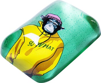 Przycisk do papieru gangster małpa szklany kolorowy 7x3 cm – obraz-1