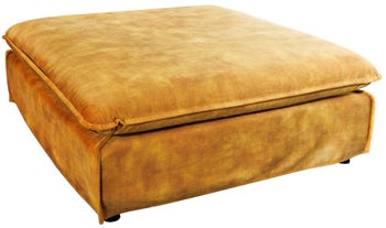 Pufa aksamitna musztardowa do salonu o nowoczesnym stylu – grafika-1.