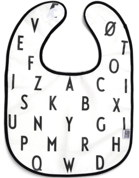 Śliniak biały w czarne litery 28x38 cm – obraz-1