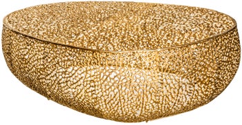 Stolik kawowy z ażurowym wzorem w kolorze złotym wykonany z aluminium – grafika-1.