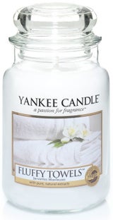 Świeca zapachowa Yankee Candle Fluffy Towels – obraz-1