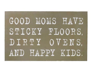 Tabliczka Good Moms... z ekspozycji – grafika-1.
