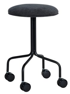 Taboret na kółkach czarny 53 cm – obraz-1