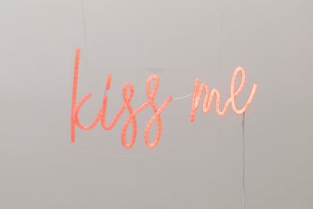 Vägglampa Kiss Me, 25cm – bild-1.