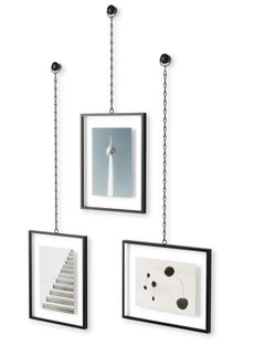 Zestaw 3 czarnych ramek na zdjęcia zawieszonych na długim metalowym łańcuszku całość 25x31 cm – obraz-1